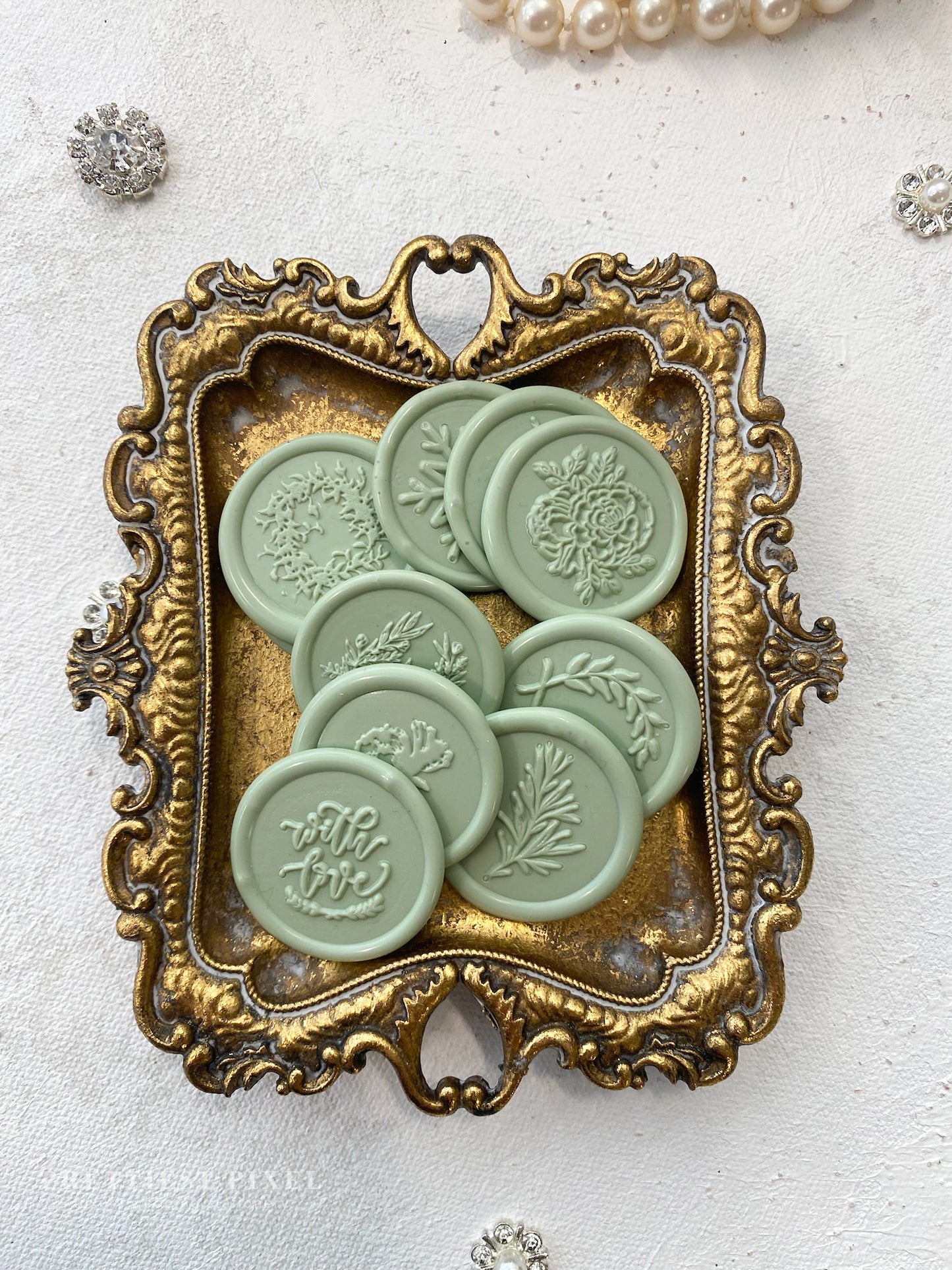 a group of buttons sitting on top of a metal tray